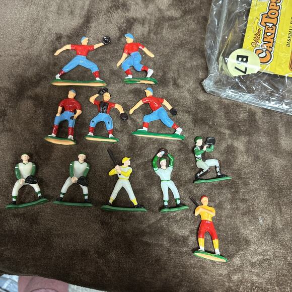 11 Vintage 1981 (2 Sets) Wilton Cake Tops Baseball Sports Catcher Pitcher - Picture 3 of 7